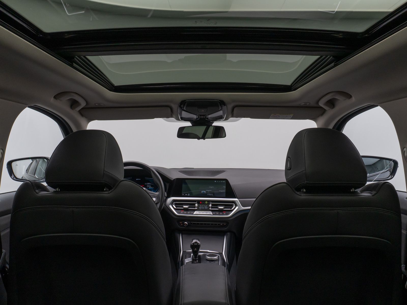 Fahrzeugabbildung BMW 330e xD Sport Line Panorama DAB HiFi Stop&Go AHK