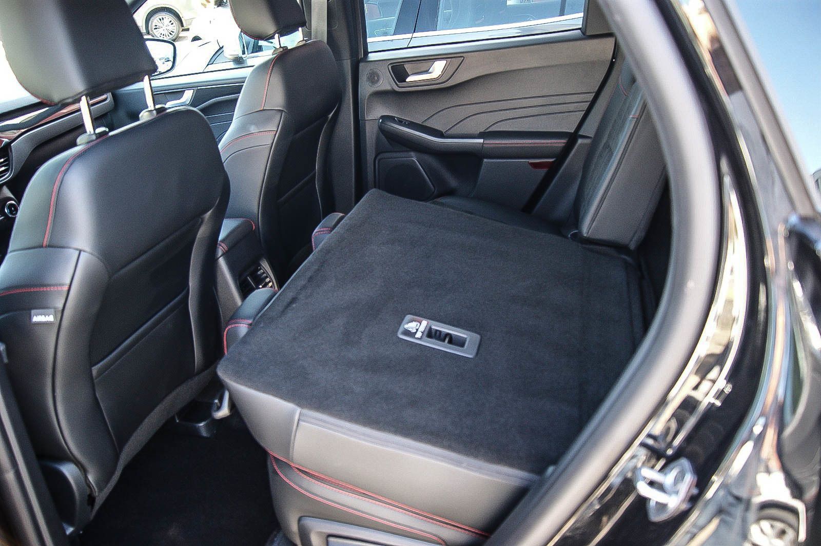 Fahrzeugabbildung Ford Kuga Plug-In Hybrid ST-Line X BODY-STYLE-PAKET