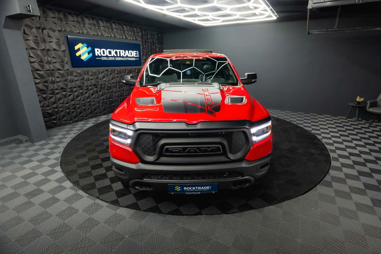 Fahrzeugabbildung Dodge RAM 5.7 V8 HEMI 4x4 REBEL AXLE LOCK LPG Pano ACC