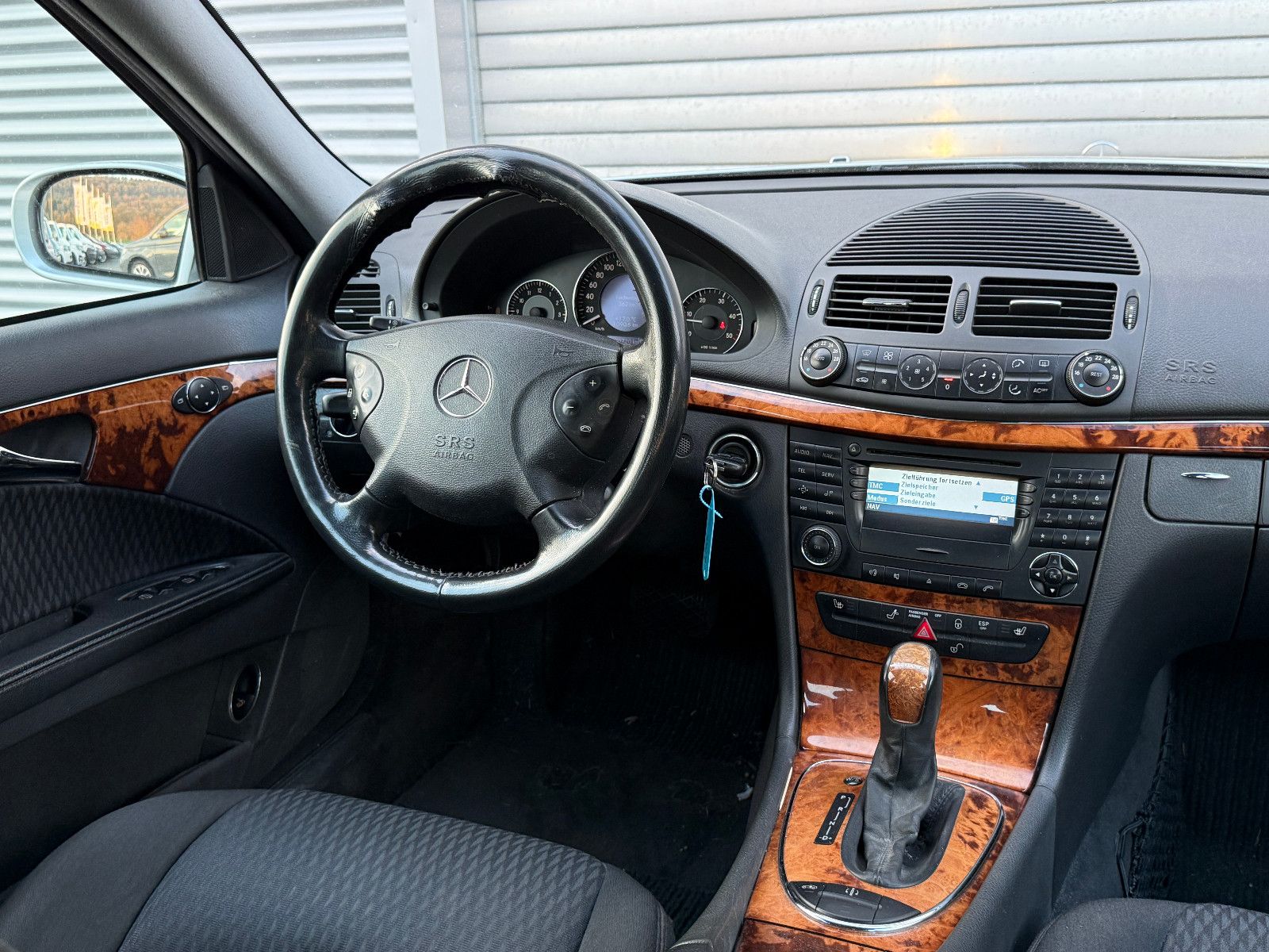 Fahrzeugabbildung Mercedes-Benz E 320 CDI Elegance Aut AHK GRA Xenon Navi H/K