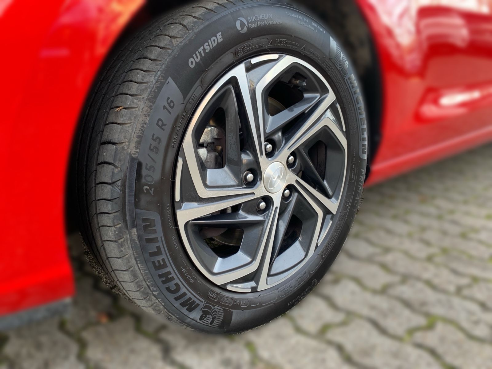 Fahrzeugabbildung Hyundai i30 1.0 T-GDI Edition 30 8x bereift 1Hd