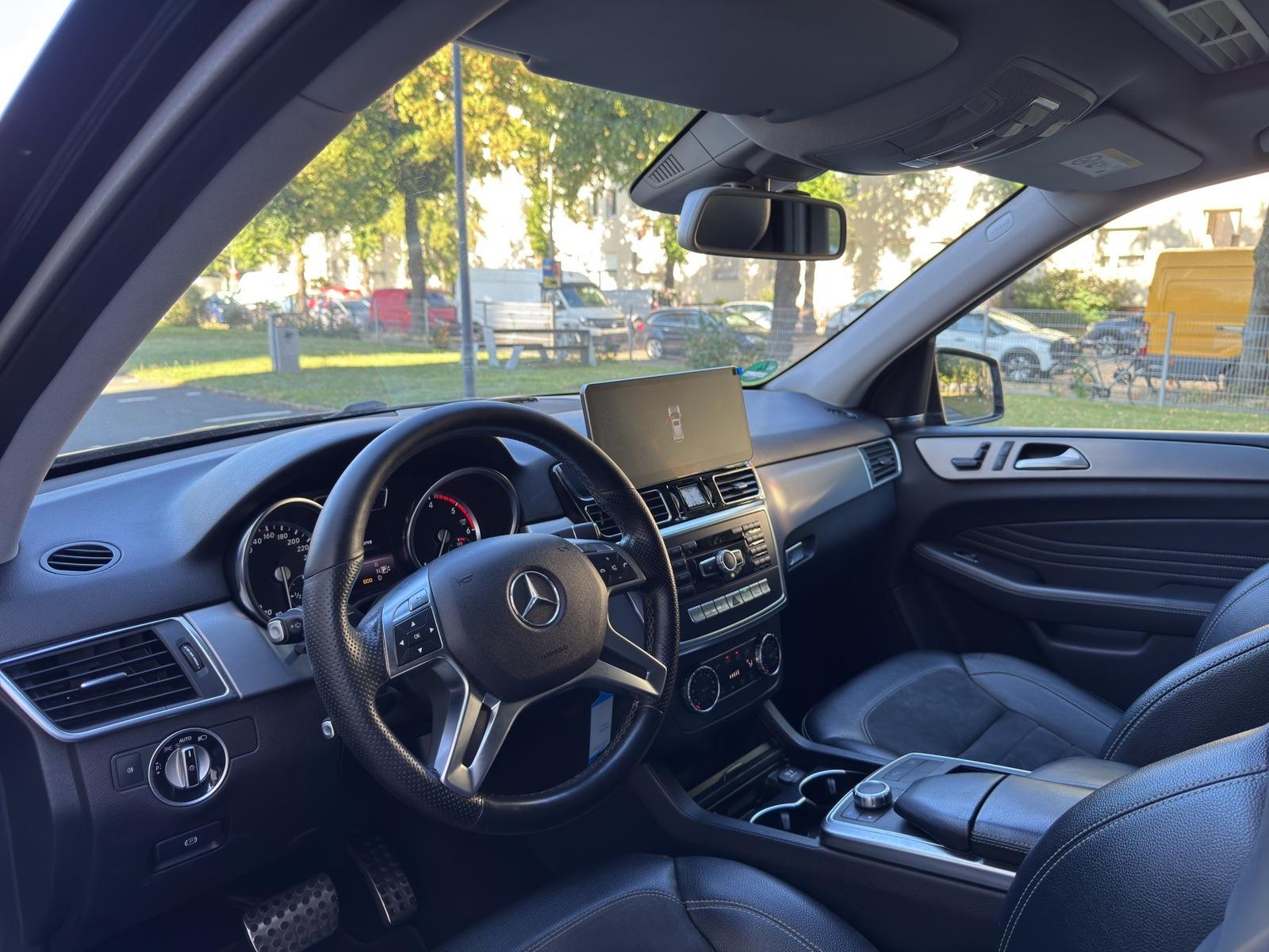 Mercedes-Benz ML 350 D 4Matic AMG 20 Zoll AHK SD Harman Kardon