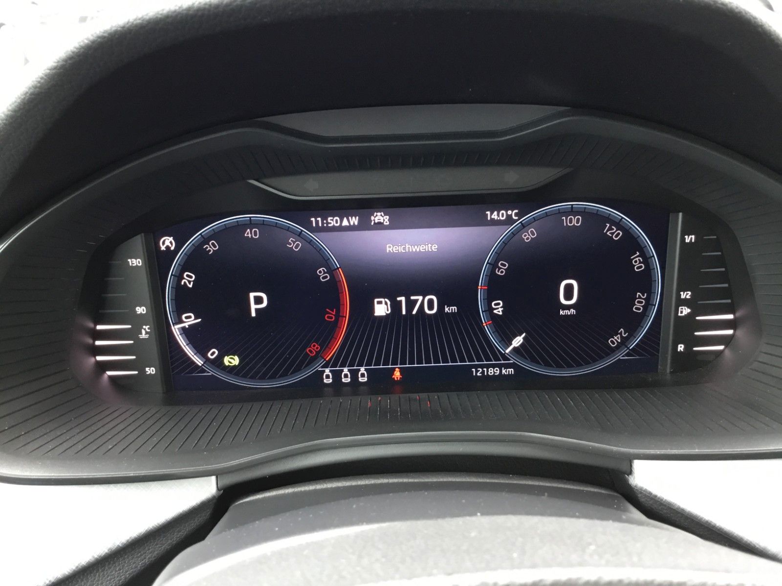 Fahrzeugabbildung SKODA Kamiq 1.5l TSI DSG TOUR+LED+17"+Navi