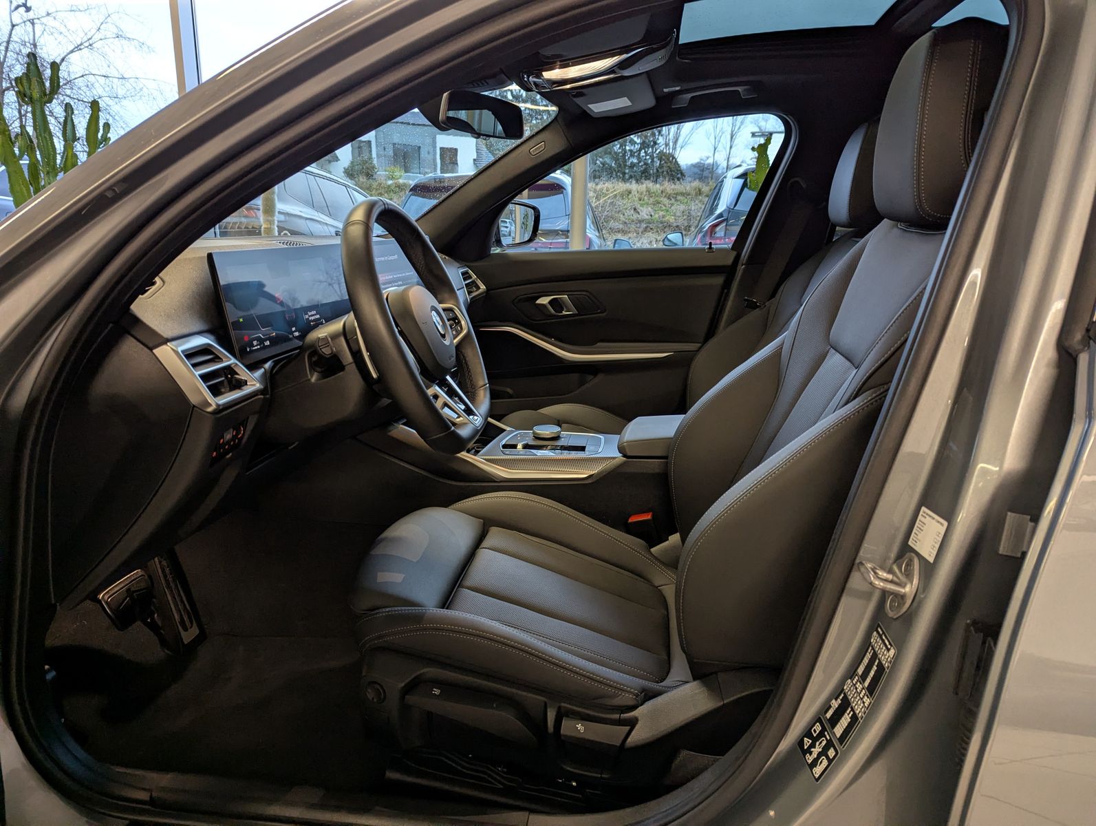 BMW 330 d xD M-Sport Pano Adaptiv M-Fahrwerk ACC AHK - Image 13