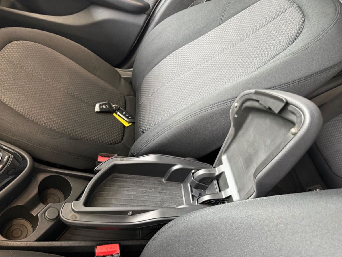 Fahrzeugabbildung BMW 220 i Active Tourer Advantage Business-Paket