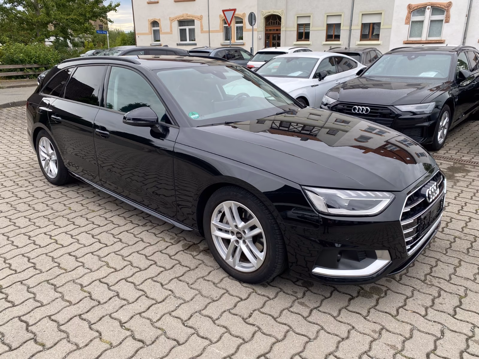 Audi A4 Avant 40 TDI Leder/AHZV/SpoFa/Navi+