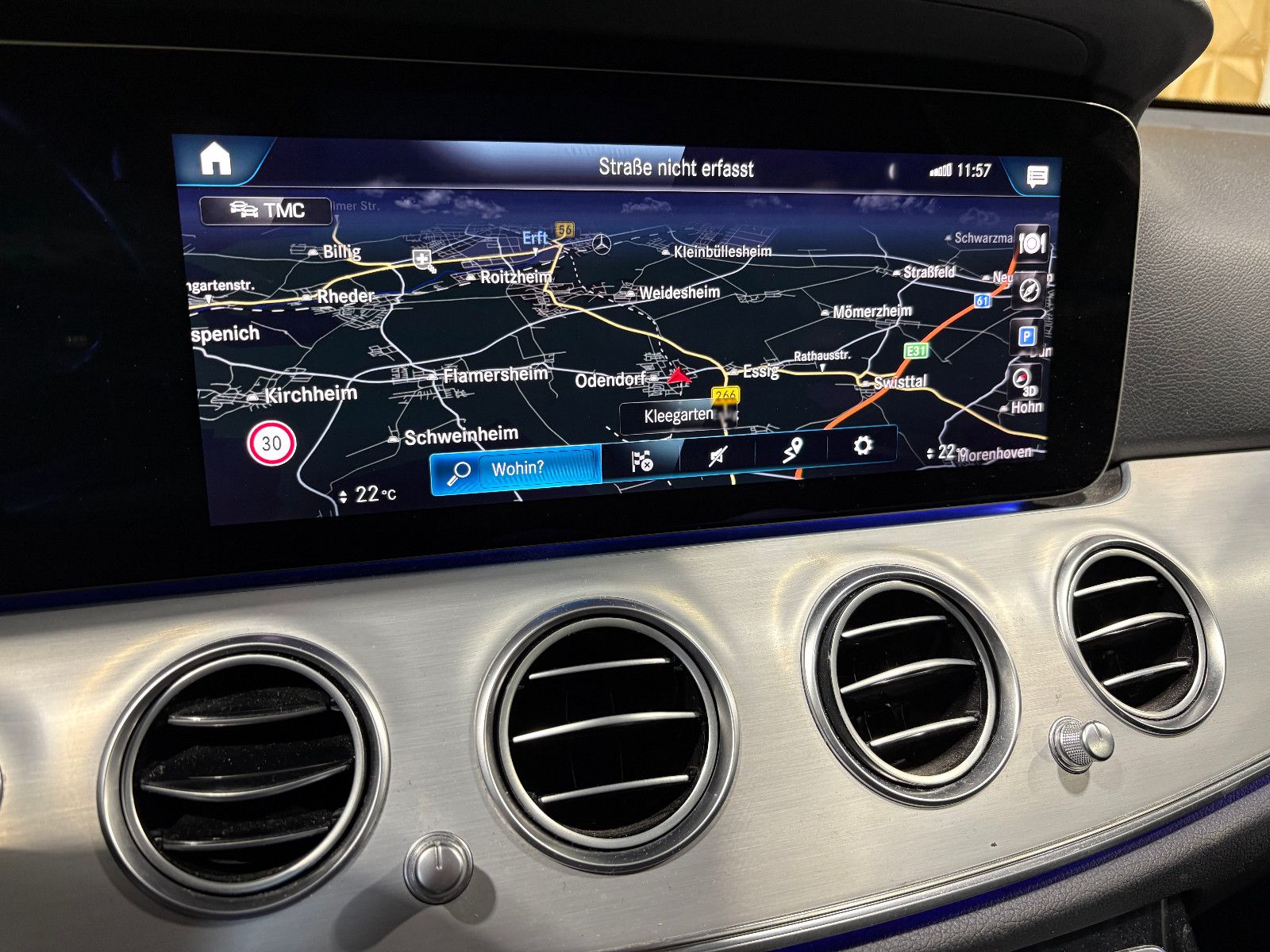 Fahrzeugabbildung Mercedes-Benz E 220 T-Modell d/NAVI/KAMERA/APPLE/AMBIENTE/ACC