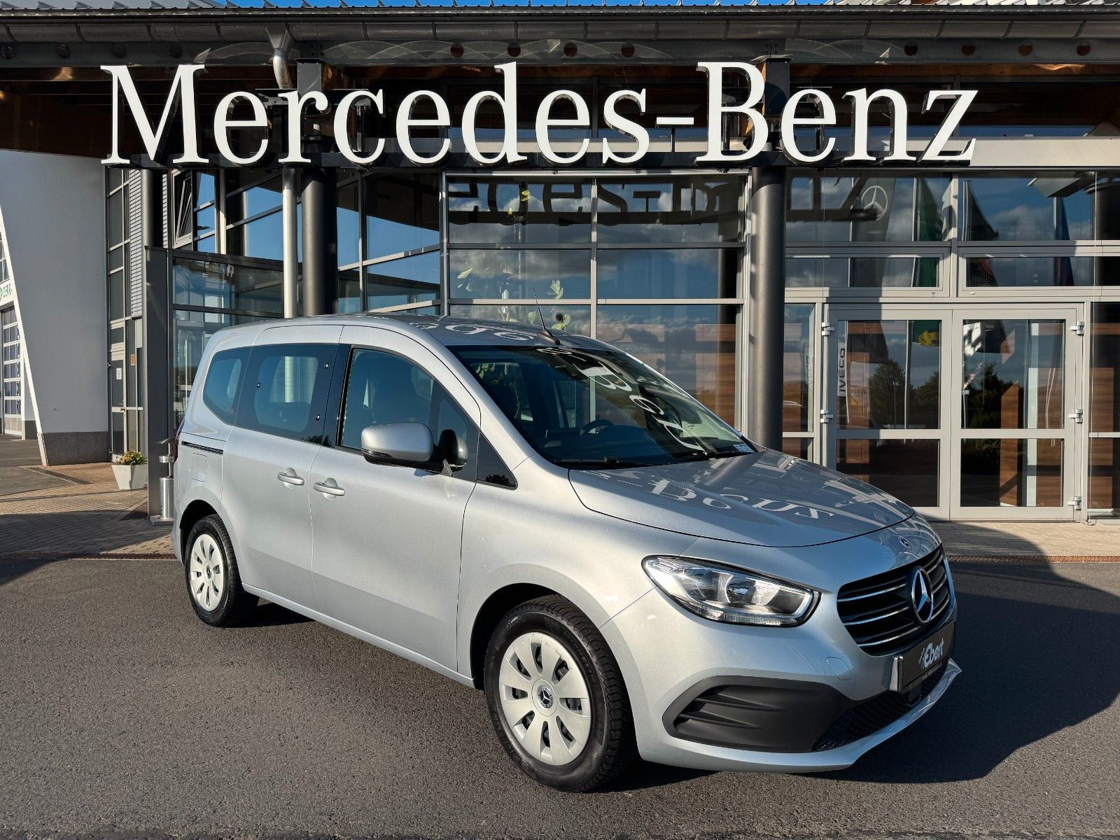 Fahrzeugabbildung Mercedes-Benz T 180 d MBUX Tempomat