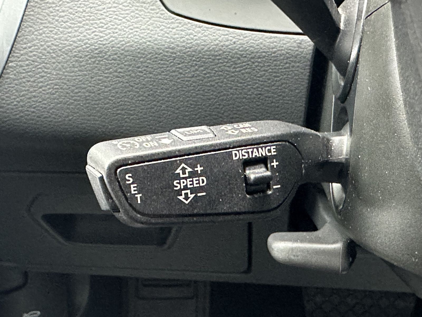 Fahrzeugabbildung Audi A6 Avant 40 TDI Qu S-Line NAV+LED+ACC+AHK+VCOCK