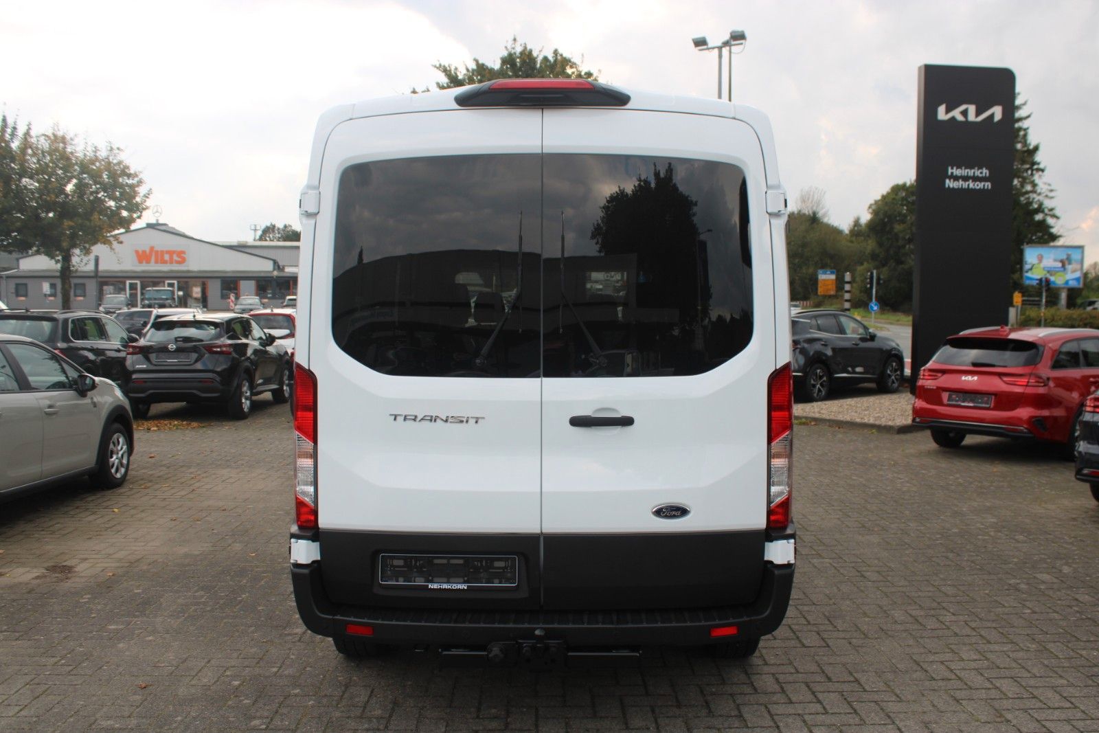 Fahrzeugabbildung Ford Transit L3 TREND 9-Sitze AHK CAM Allwetter KLIMA