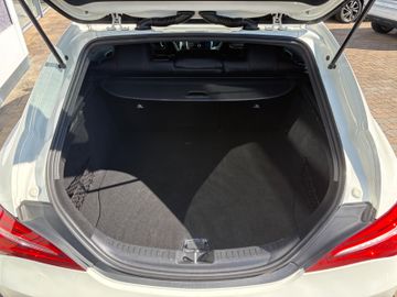 Fahrzeugabbildung Mercedes-Benz CLA 200 Shooting Brake AMG Navi PDC SHZ LED uvm
