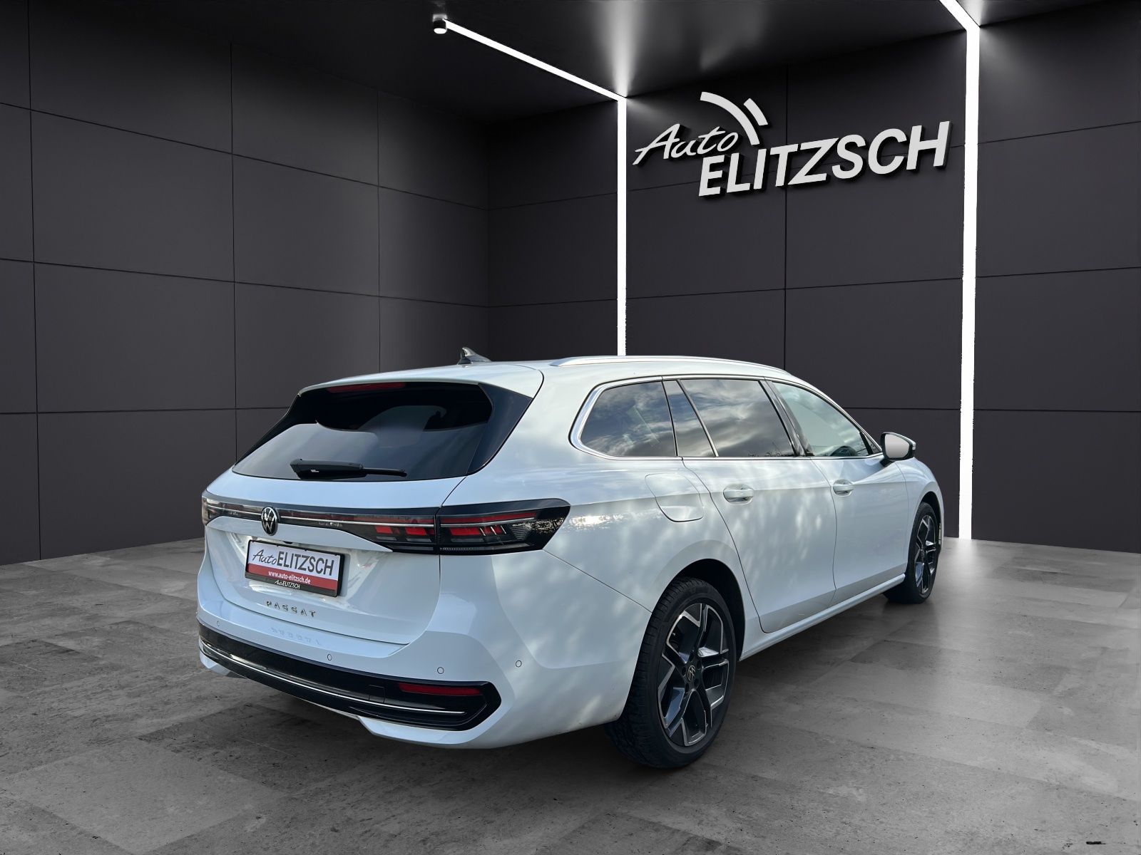 Fahrzeugabbildung Volkswagen Passat Elegance TDI DSG LED ACC 18" AHK Leder Pa