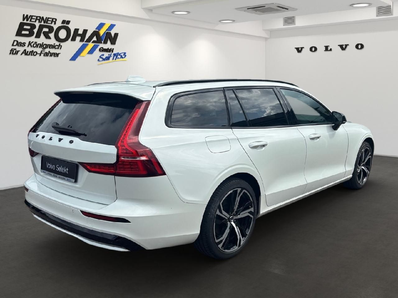 Fahrzeugabbildung Volvo V60 B4 Benzin Plus Dark 2WD