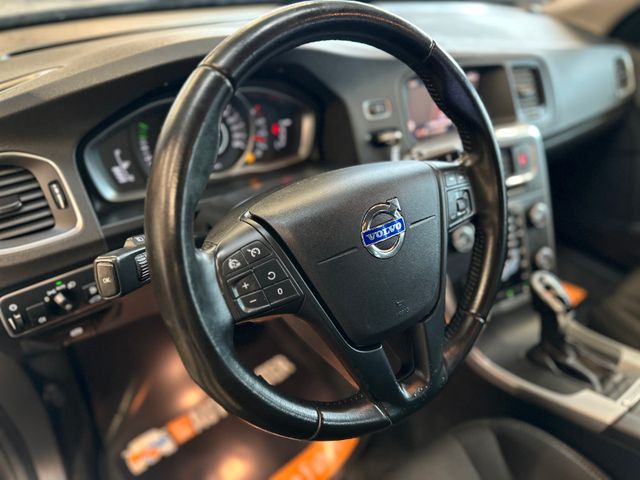 Volvo V60 Kombi Linje Business *Navi*Klima*AHK*Xenon*