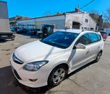 Hyundai i30 CW 1.6 CRDi 66 kW Classic Classic - Hyundai i30 aus 2012 mit Diesel-Antrieb: Kombi