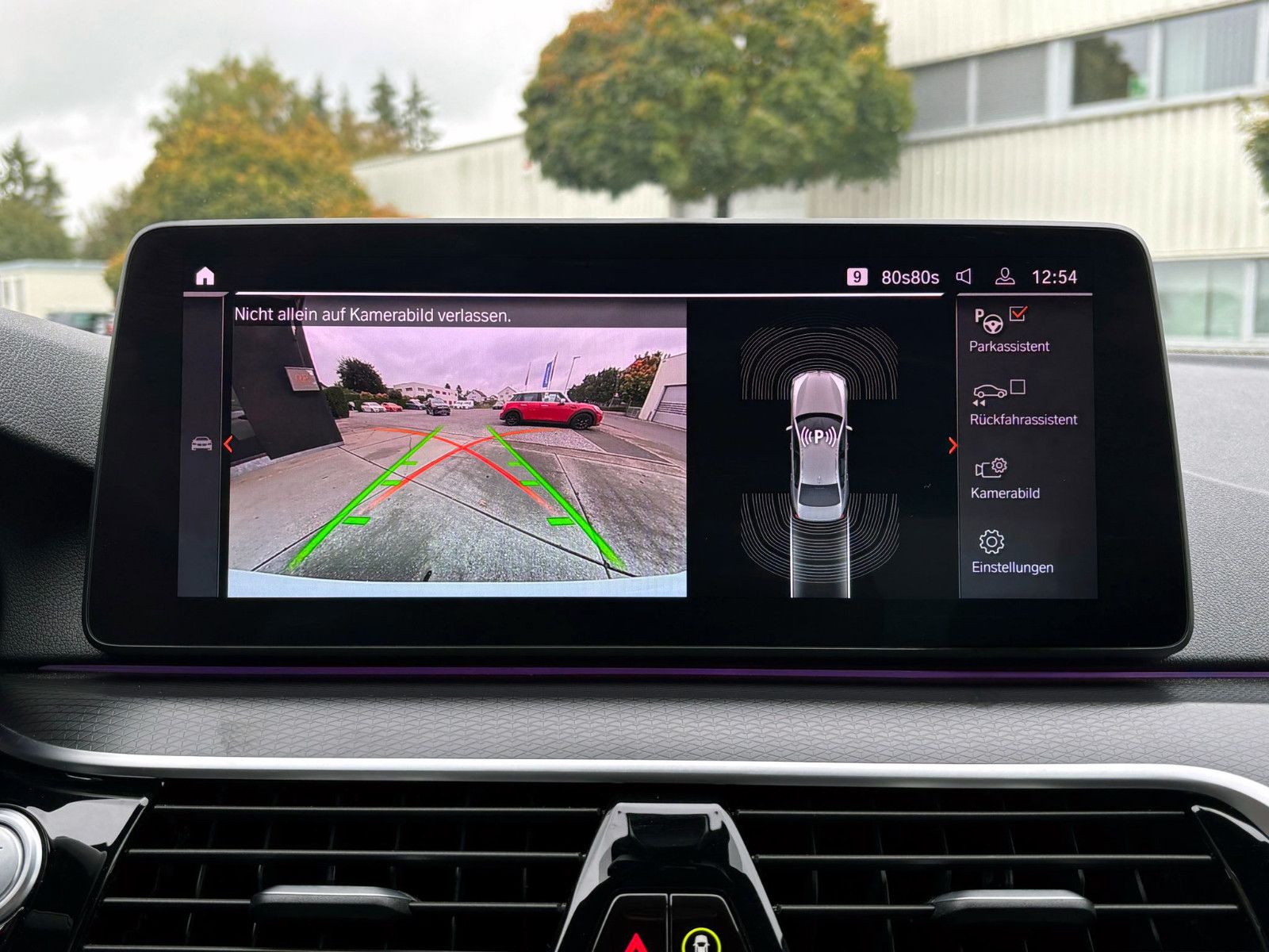 Fahrzeugabbildung BMW 520d Steptr. Limo M-Sport ACC KAM AHK LED SHZ