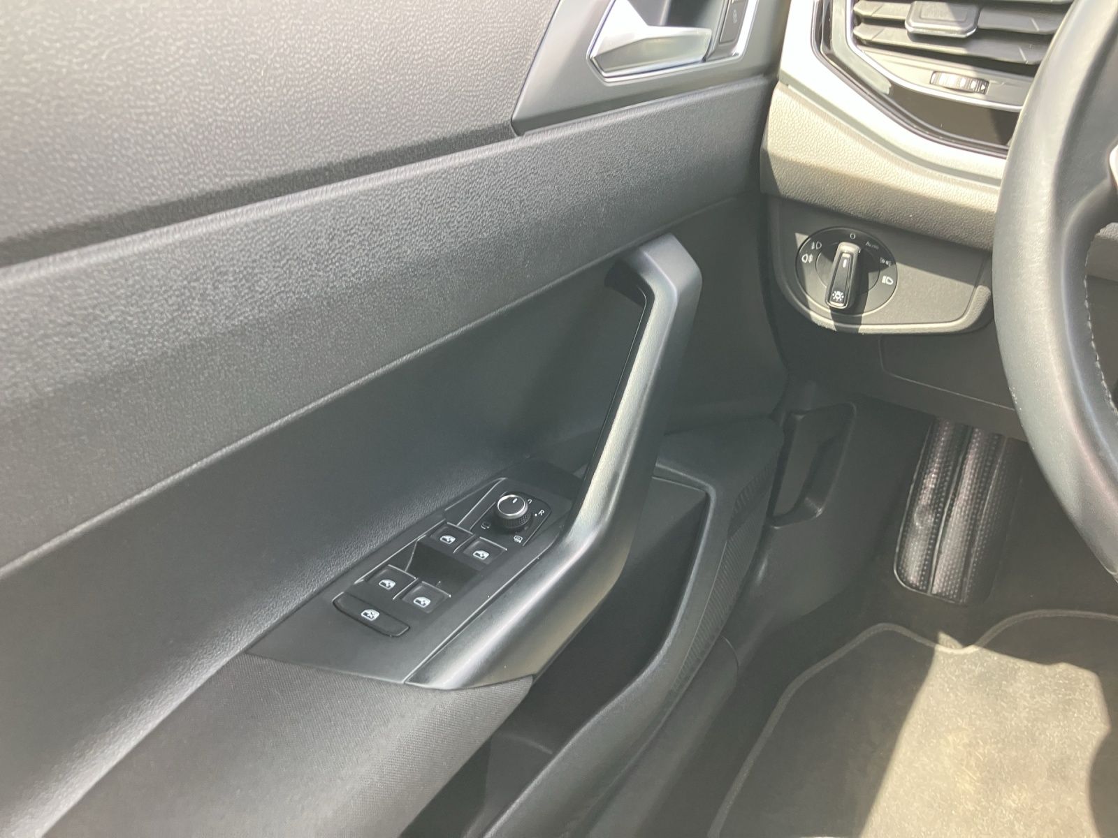 Fahrzeugabbildung Volkswagen Polo TSI R-line DSG Matrix AID RFK SH LM