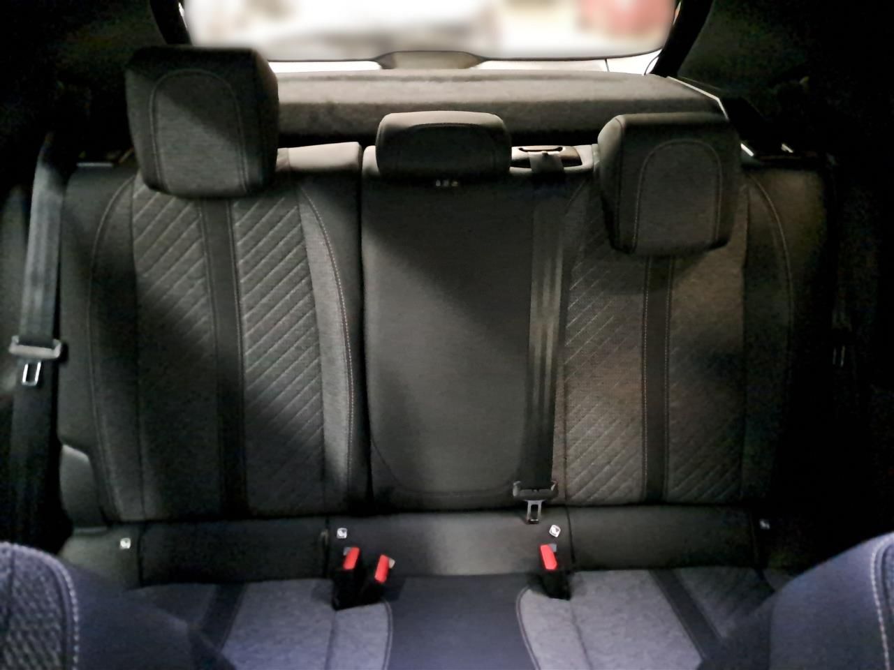 Fahrzeugabbildung Peugeot 2008 Allure Pure Tech 130 Automatik