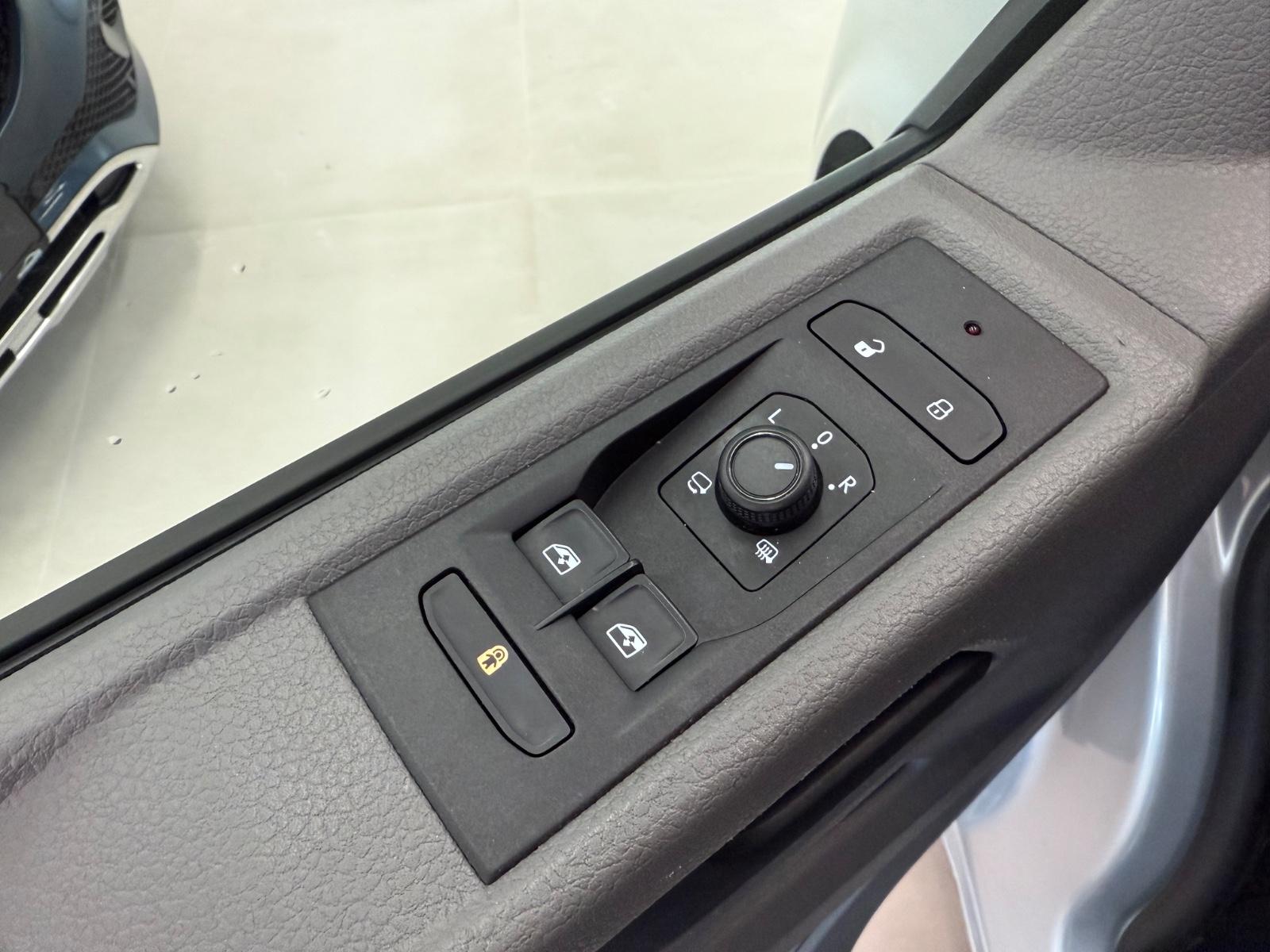 Volkswagen T6.1 Caravelle 4 Motion  DSG NAVI LED 8 SITZE