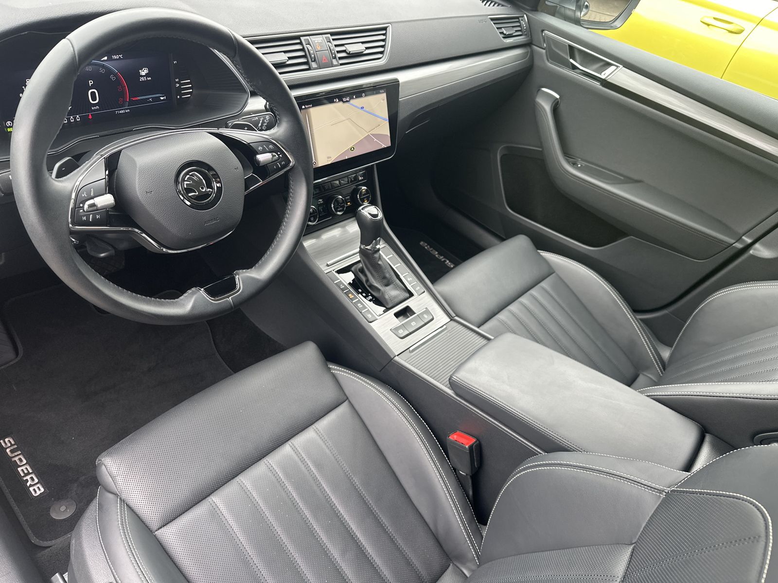 Fahrzeugabbildung SKODA Superb Combi 1.4 TSI iV Style DSG NAV+LED+ACC+VC