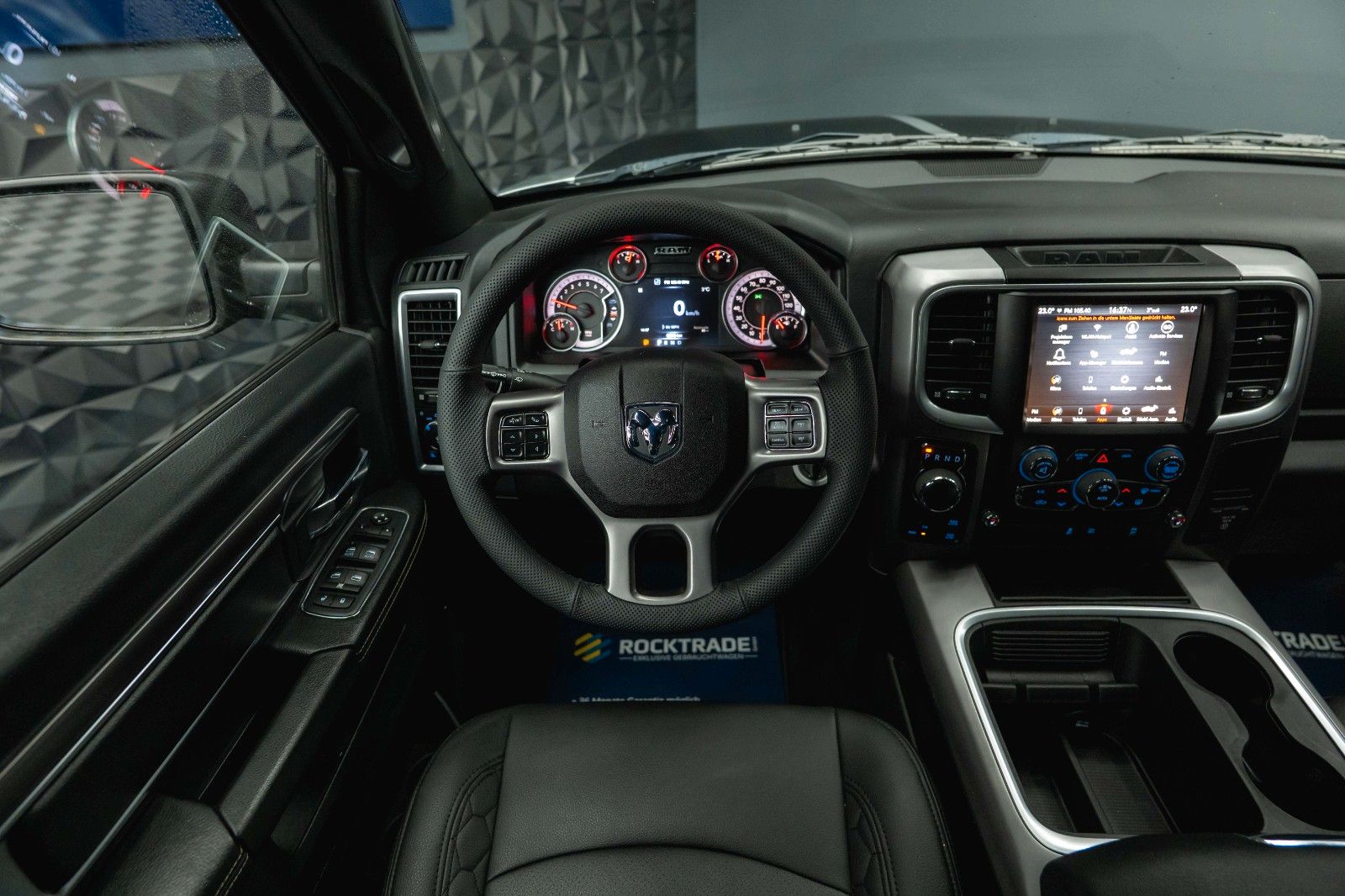 Fahrzeugabbildung Dodge RAM 5.7 V8 HEMI 4x4 OFFROAD Night LONGBED *19%*