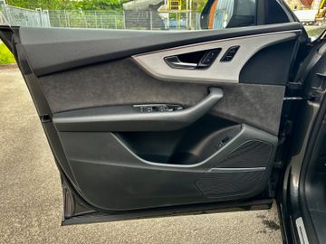 Audi Q8 - 12