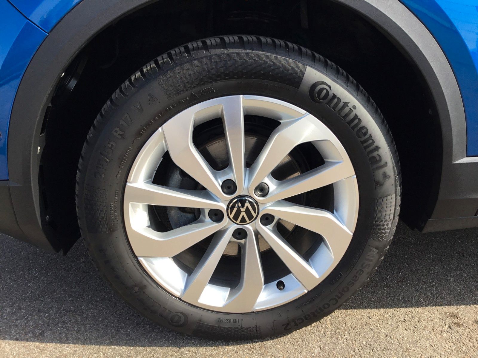 Fahrzeugabbildung Volkswagen T-Roc 1.5 TSI DSG Style+AHK+LED+ACC+17"+Kamera
