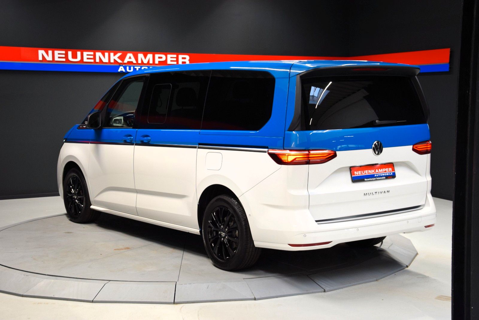 Fahrzeugabbildung Volkswagen T7 Multivan Style lang  HuD vis-a-vis ACC bi-col