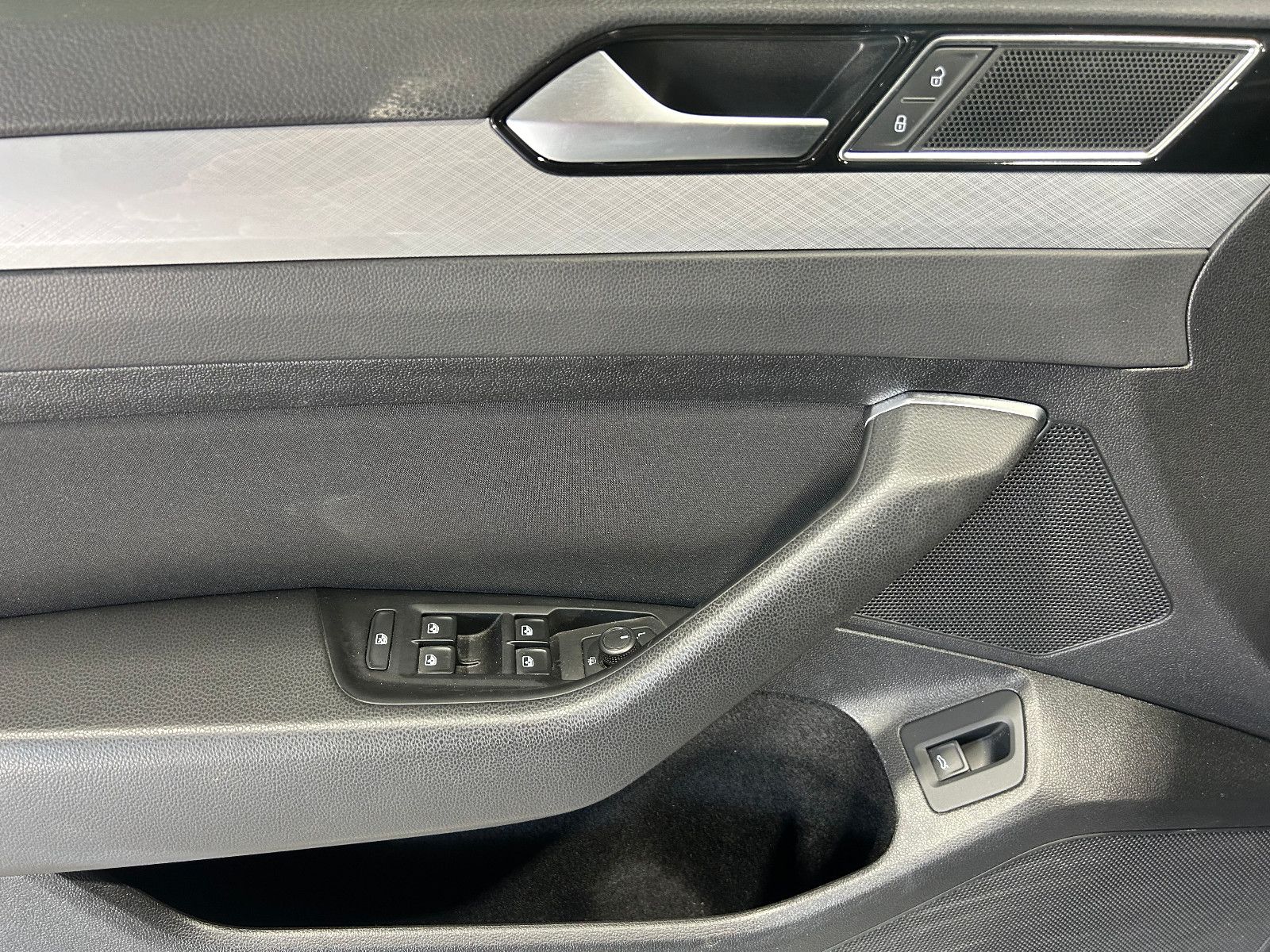 Fahrzeugabbildung Volkswagen Passat Variant Business/APPLE/8-FACH/ACC/KAMERA/
