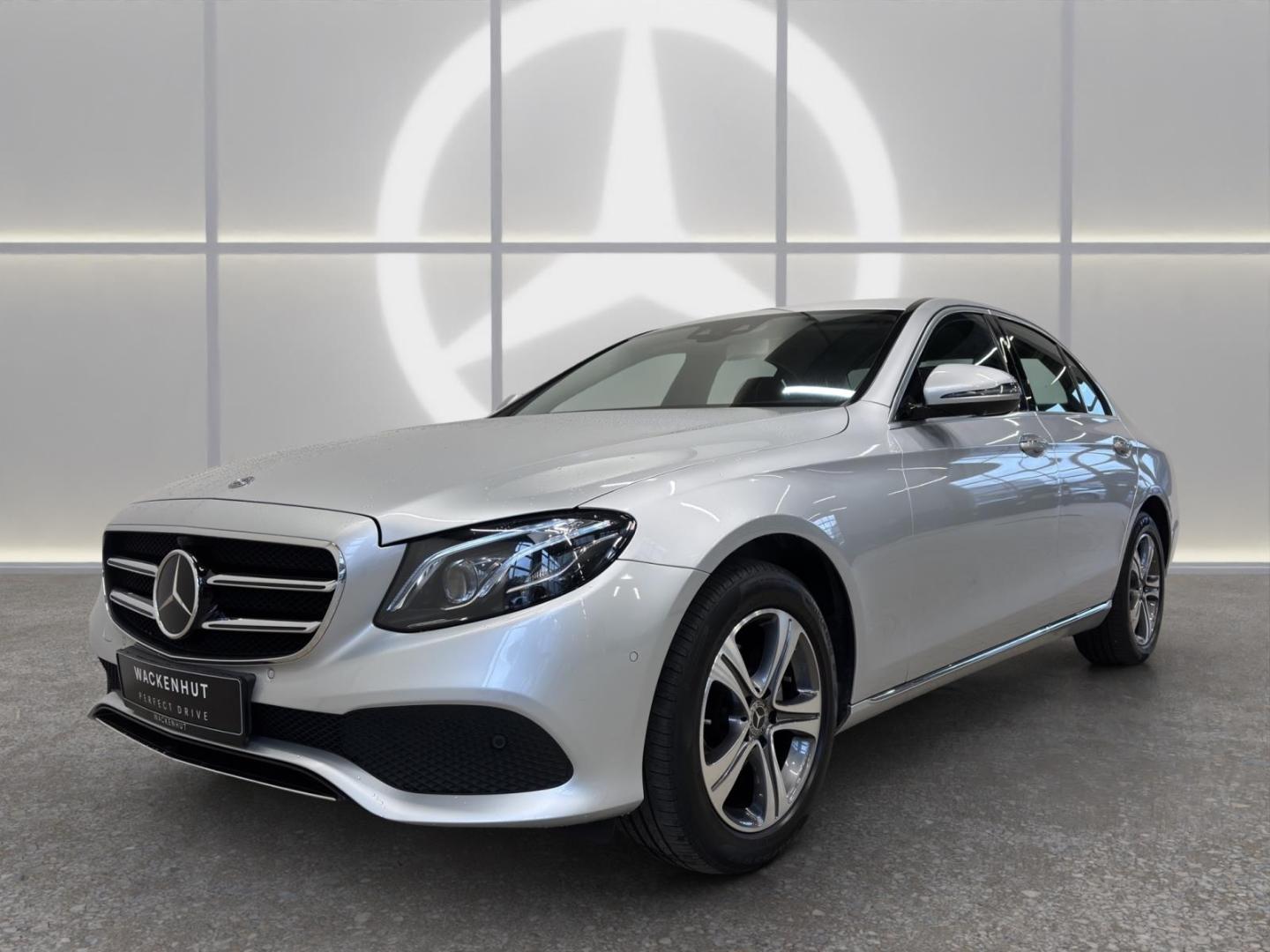 Mercedes-Benz E 220 d AVANTGARDE BUS+AIR-BAL+DIST+AHK+BUR+360°