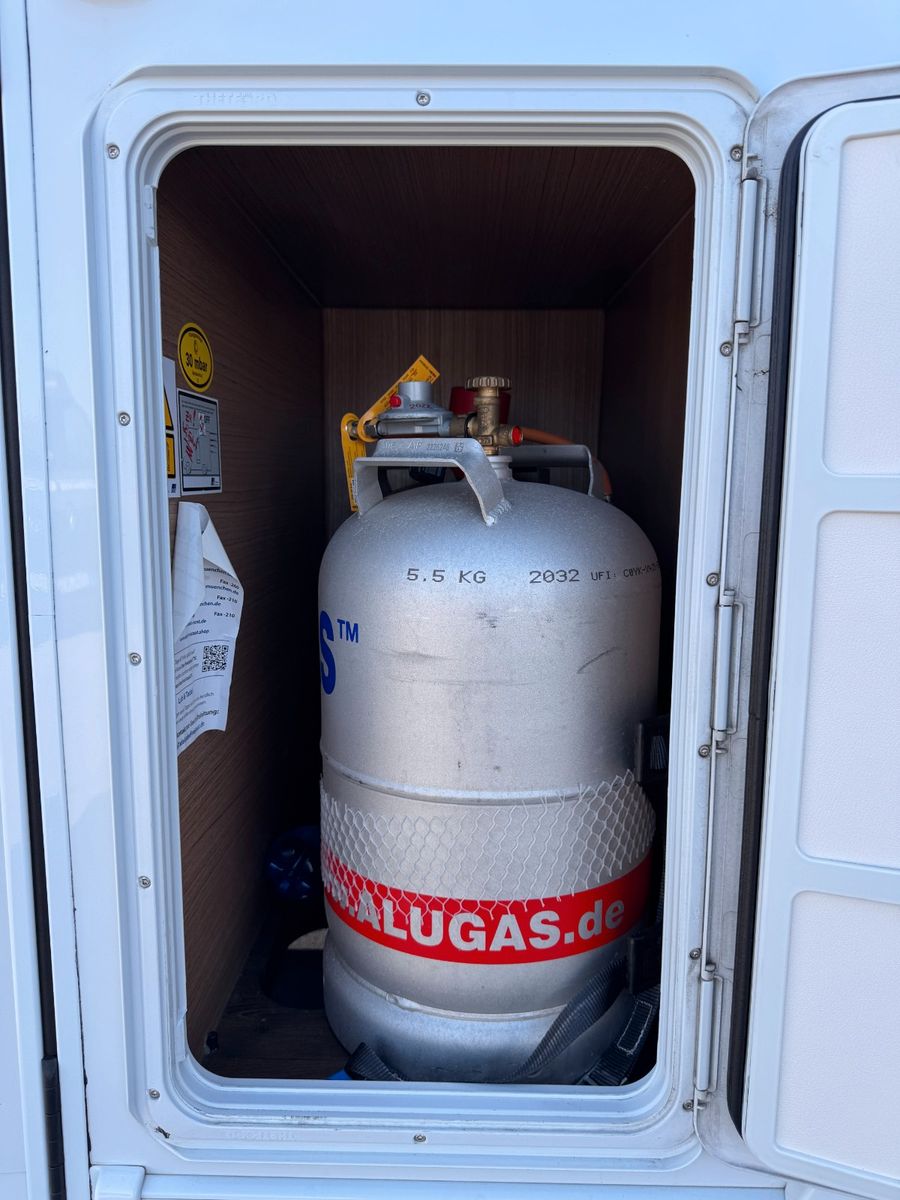 Fahrzeugabbildung Carado T338 *EDITION15 *HUBBETT *KLIMA *AHK