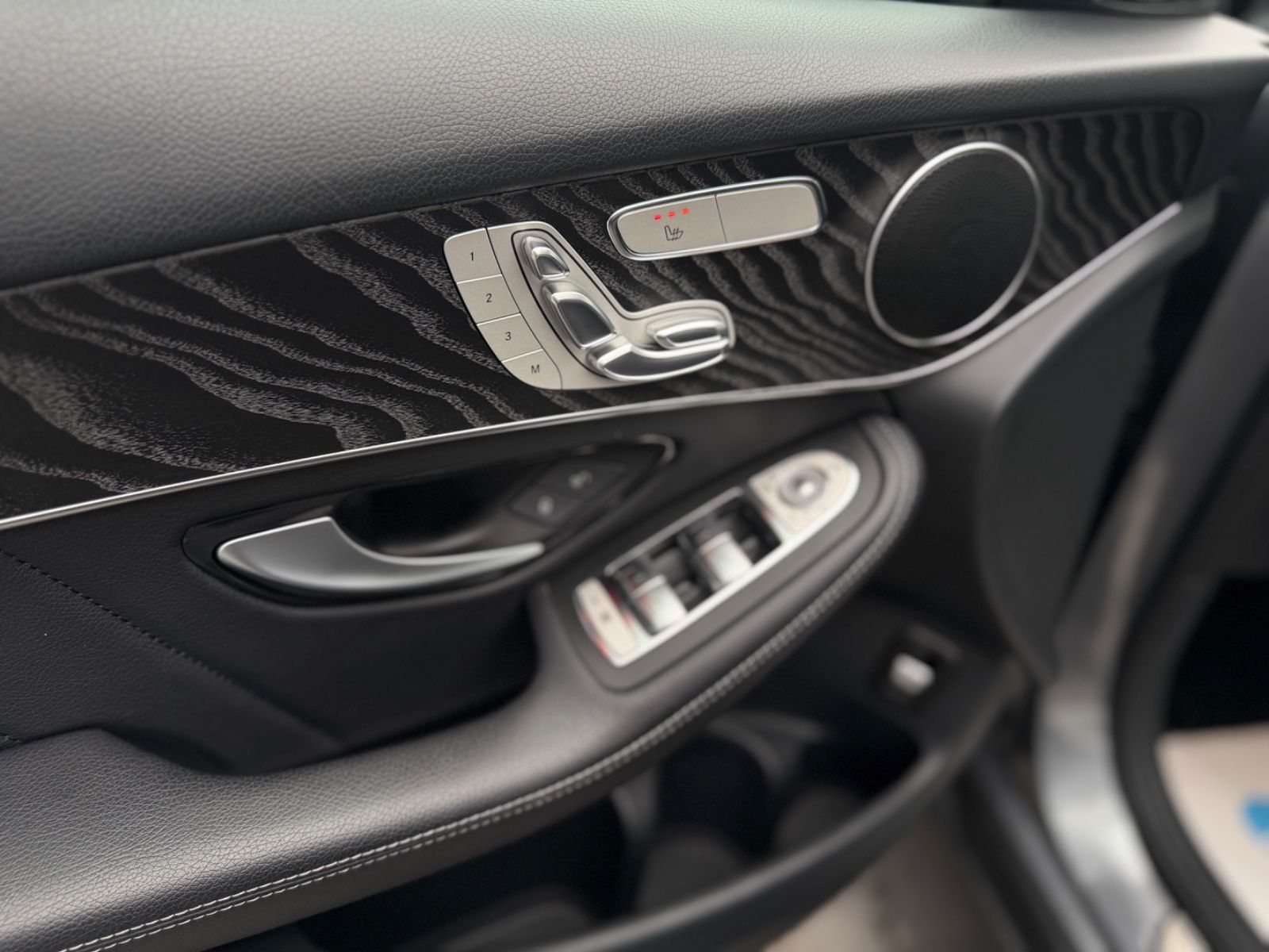 GLC 300 4Matic EQ Autom. LED Leder AMG