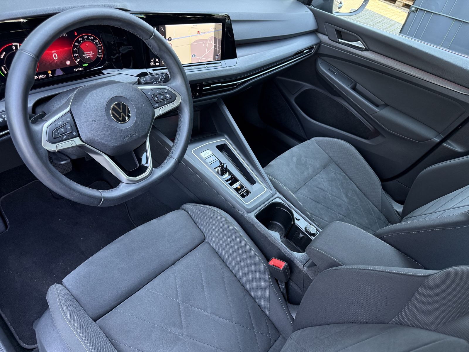 Fahrzeugabbildung Volkswagen Golf Style eHybrid DSG NAV+ACC+LED+SHZ+VCOCK+1HD