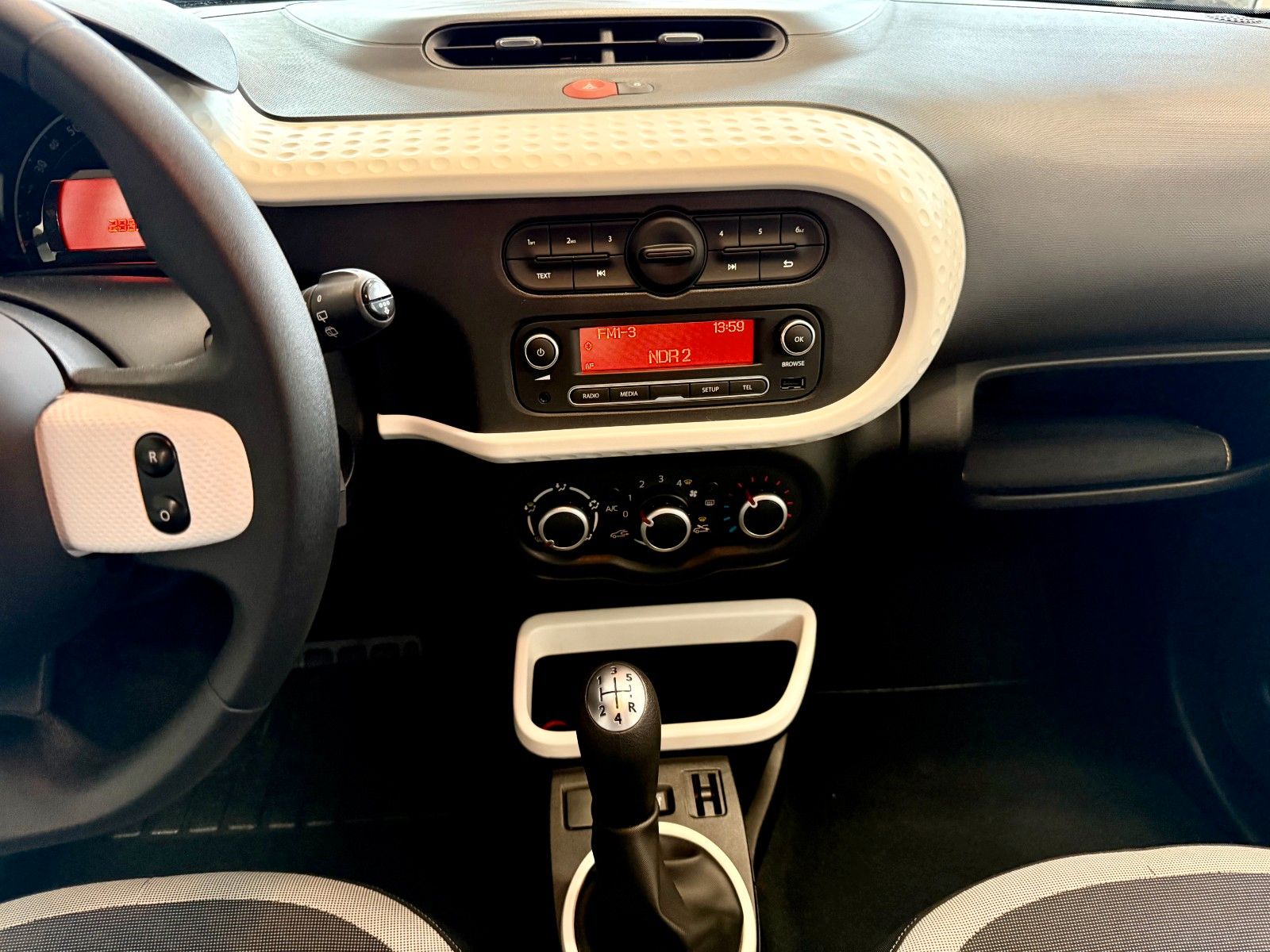 Fahrzeugabbildung Renault Twingo 1.0 SCe Dynamique