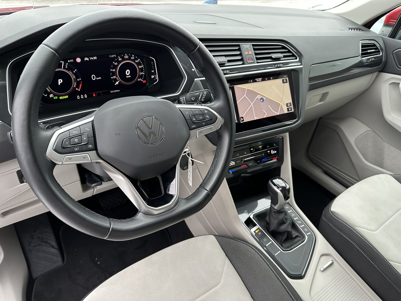 Fahrzeugabbildung Volkswagen Tiguan Elegance eHybrid NAV+LED+HEADUP+KAMERA+PP