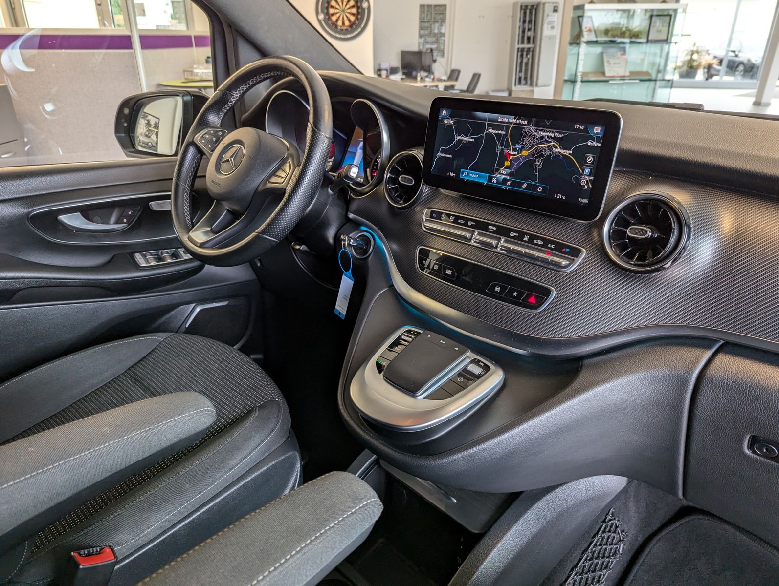 MERCEDES-BENZ V 220 d AMG EDITION lang Burmester ACC AHK StHz - Image 11