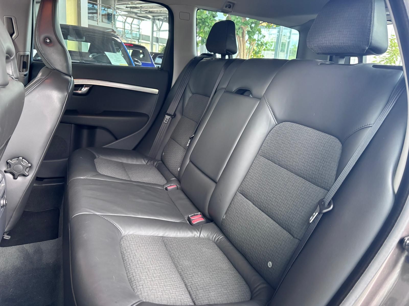 Fahrzeugabbildung Volvo V70 Kombi Momentum KLIMA NAVI ALU