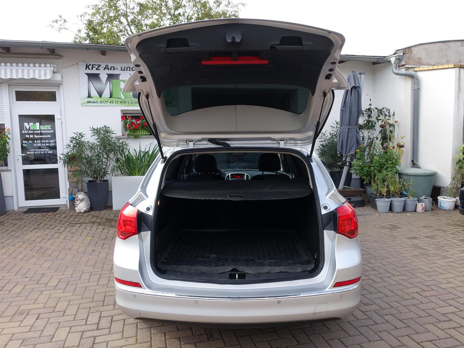 Opel Astra 2013 — photo 12