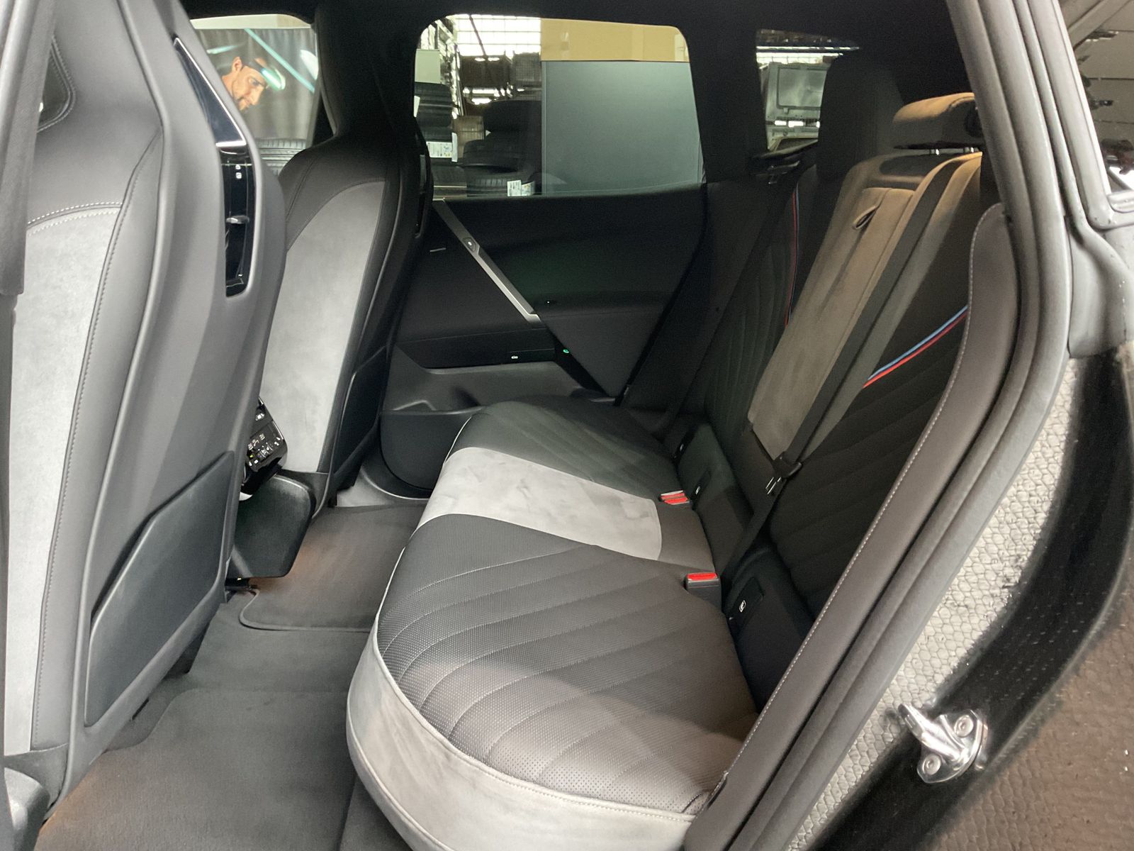 Fahrzeugabbildung BMW iX xDrive60 |Sitzbelüftung |Sky Lounge |M Sportp