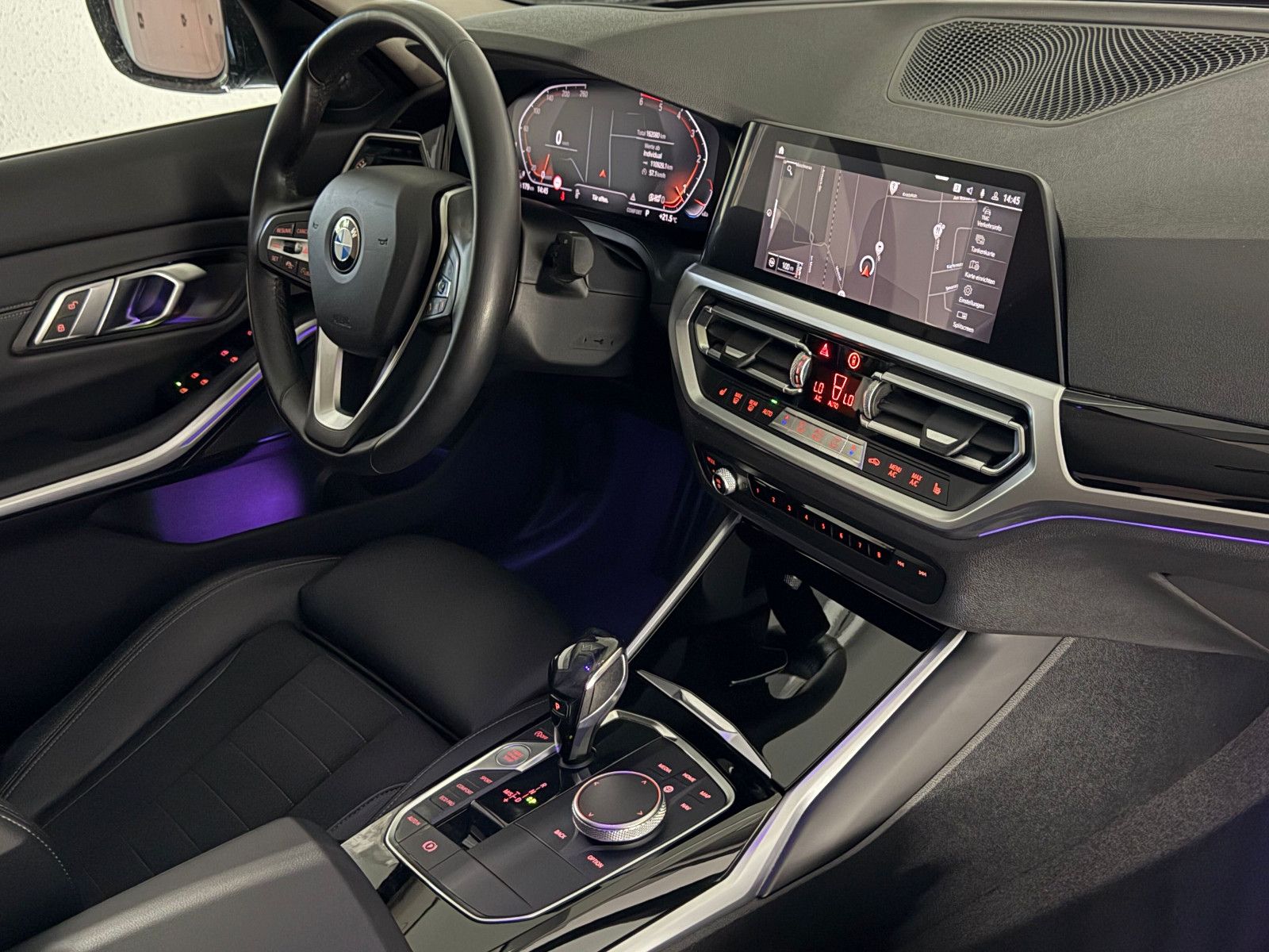 Fahrzeugabbildung BMW 320 d Lim. Sport Line/LED/LIVE COCKPIT/H&K/HuD