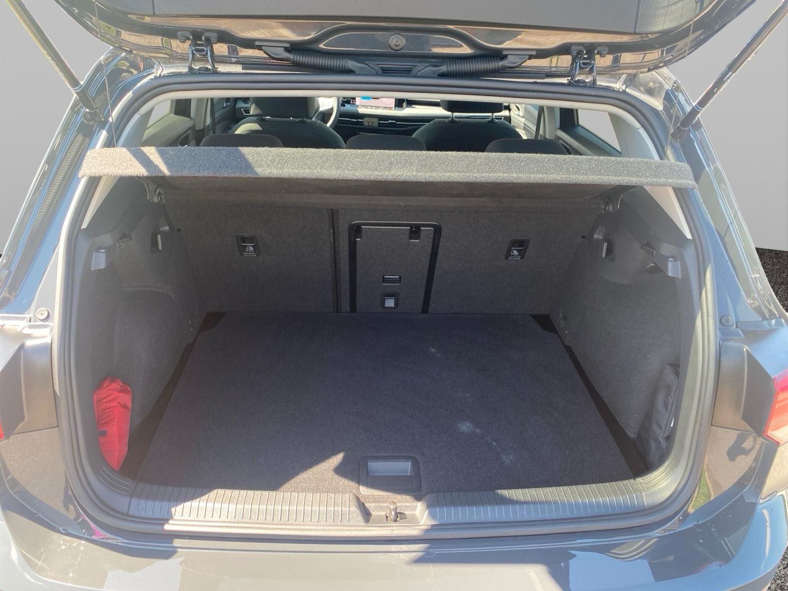 Fahrzeugabbildung Volkswagen Golf 1.5 eTSI DSG Style ACC Winterpaket inkl. WR