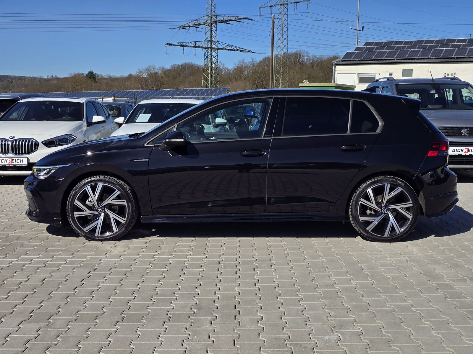 Fahrzeugabbildung Volkswagen Golf 1.5 TSI R-Line PANO*LED*ACC*KAMERA*PremNAVI