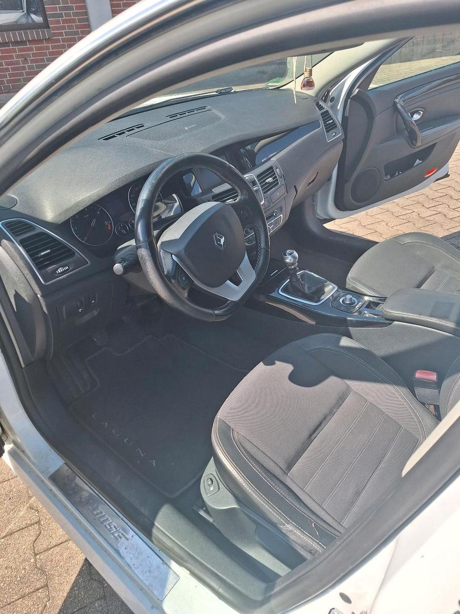Renault Laguna 2012 — photo 9