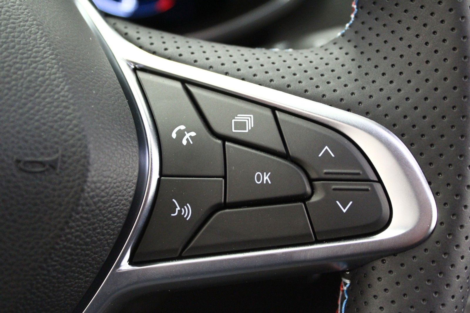 Fahrzeugabbildung Renault Clio TCe 90 Esprit Alpine *Winter-Paket*Bose*