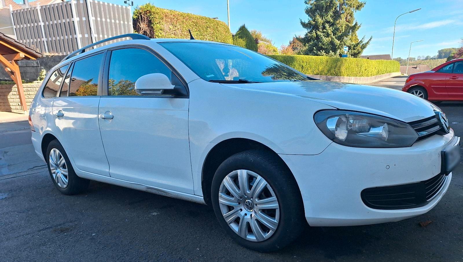 Volkswagen Golf 2012 — rear view