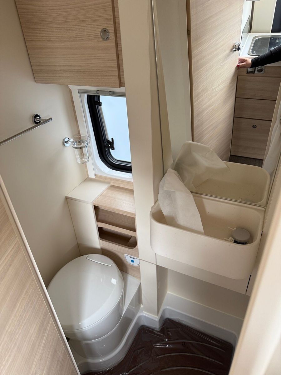 Fahrzeugabbildung Eura Mobil Van V 595 HB Automatik, 180 PS, Fahrassistenzp.