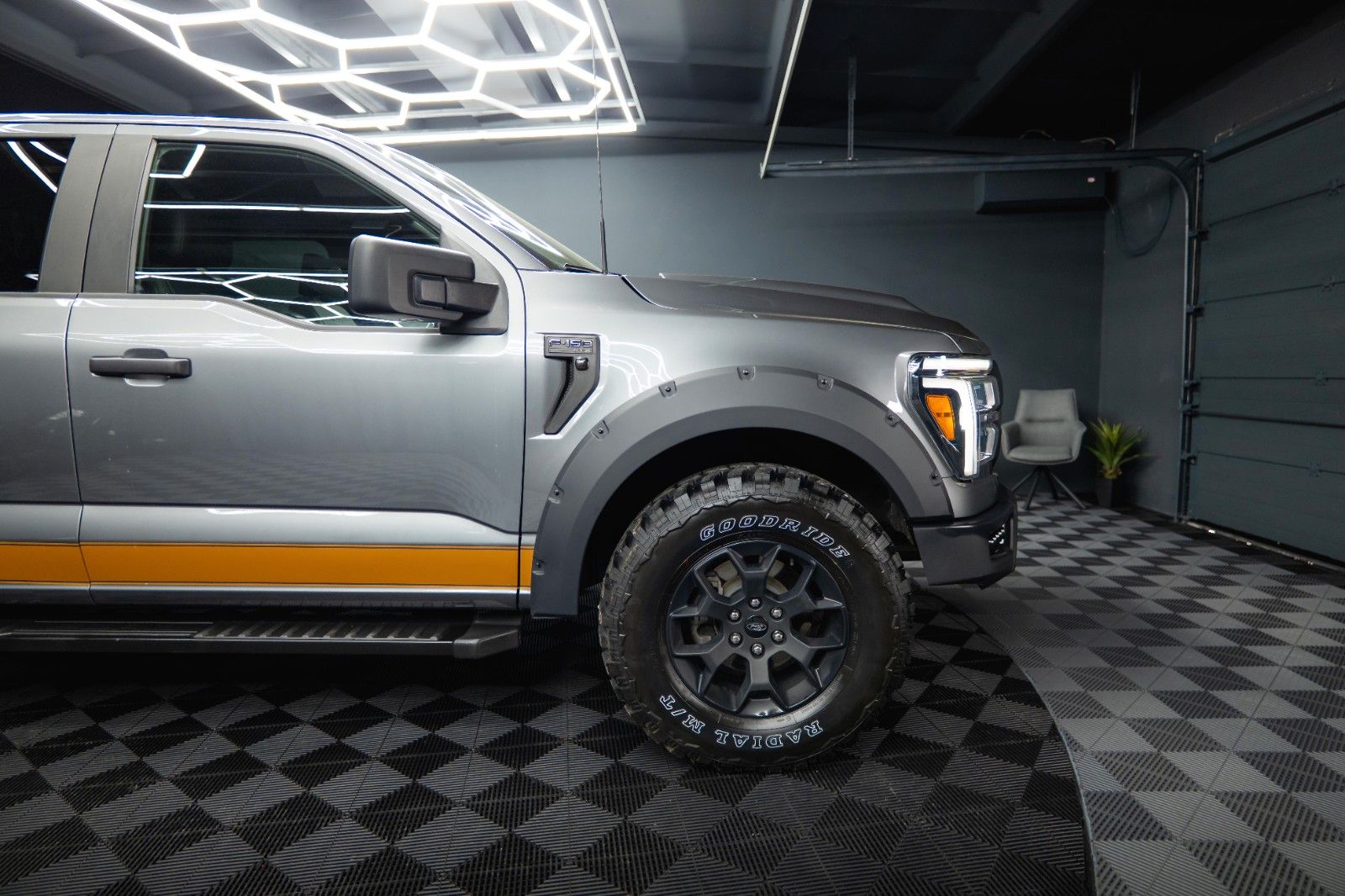 Fahrzeugabbildung Ford F150 5.0L V8 4x4 Offroad SuperCrew RAPTOR 19%