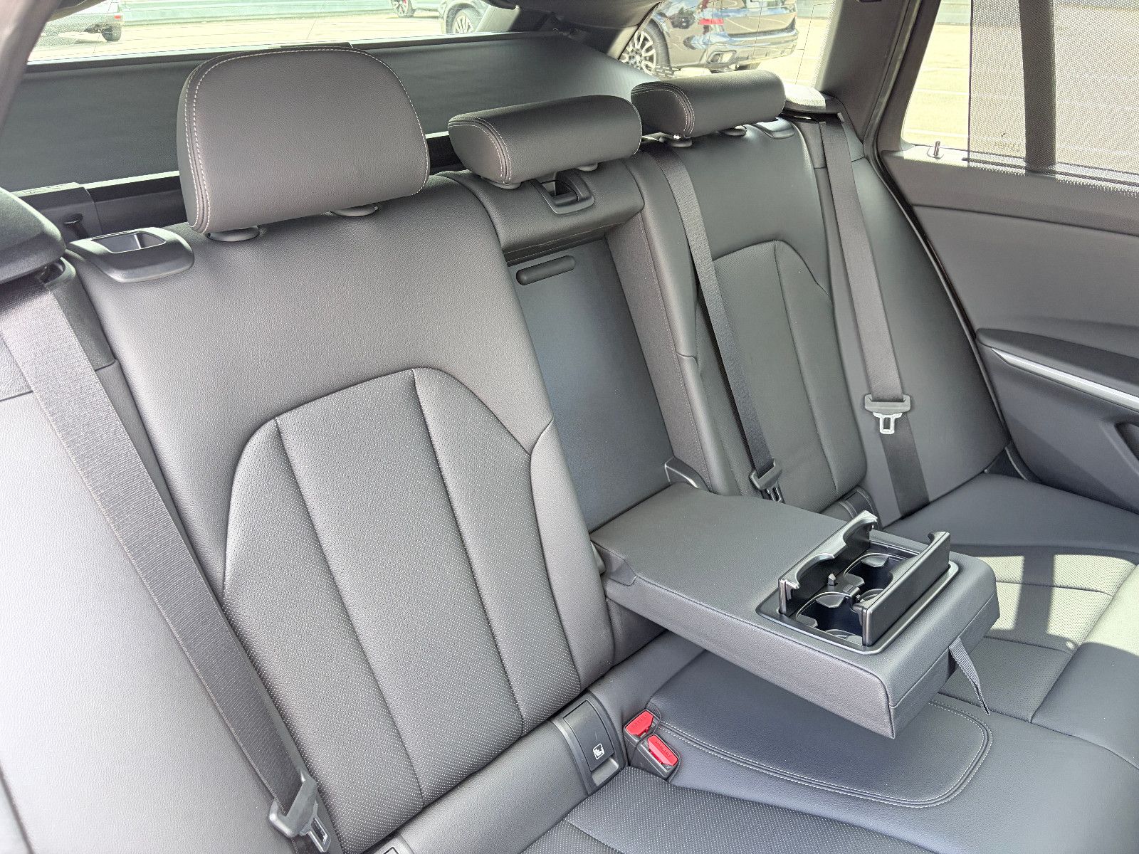 BMW 320 i Aut M Sport PANO/AHK/HUD/360°/STANDHEIZUNG foto 13