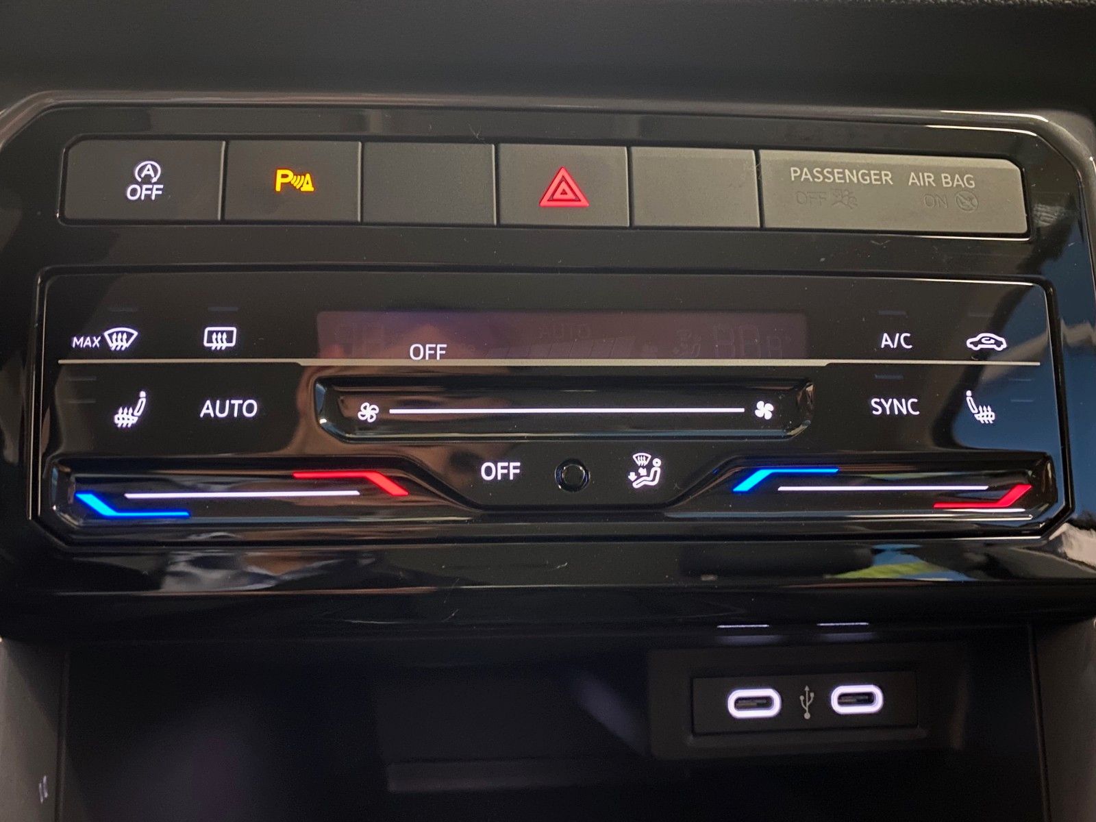 Fahrzeugabbildung Volkswagen T-CROSS 1.0 TSI OPF STYLE+KAMERA+ACC+SITZHEIZUNG