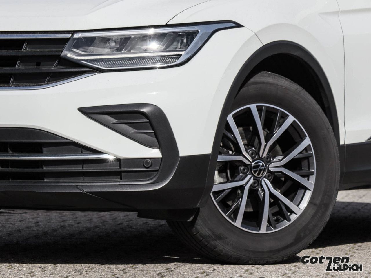 Fahrzeugabbildung Volkswagen Tiguan Life 1,5TSI Navi Winterpaket LED PDC